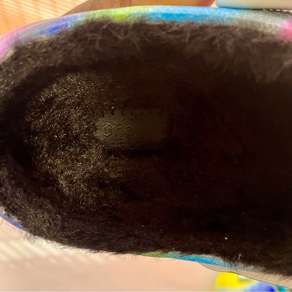 Crocs Rainbow Classic Lined Spray Dye Slip-On Clog Shoes - Picture 10 of 11